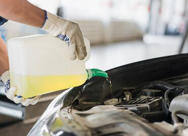 Por qué no debes ponerle aceite "quemado" al auto