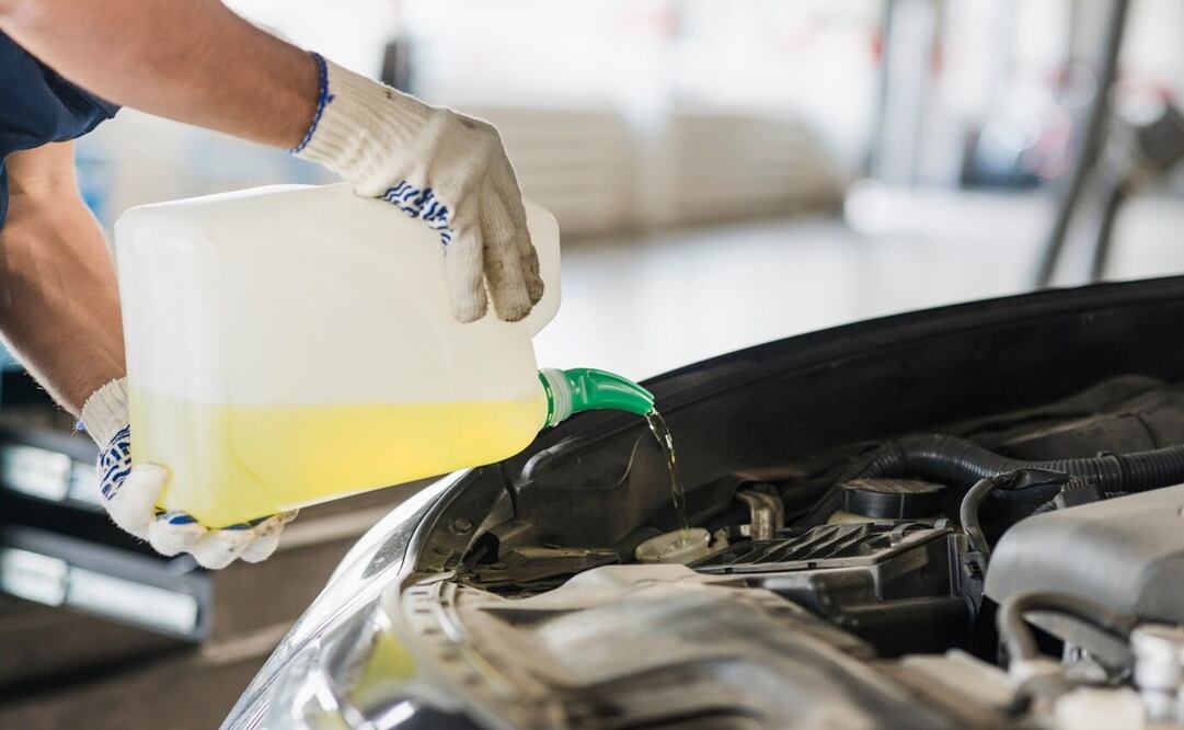 Conoce por qué no usar aceite quemado en tu auto. Foto: Freepik