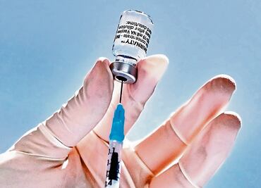 Además de AstraZeneca, ¿qué otra vacuna contra Covid-19 ha sido ligada a casos de trombosis?