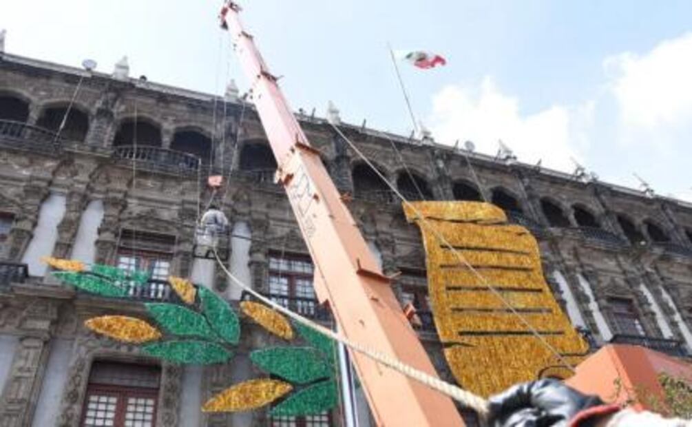 Colocan alumbrado para fiestas patrias en CDMX