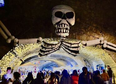 FOTOS: Momias y calaveras deambulan en Guanajuato como parte del Festival de Día de Muertos