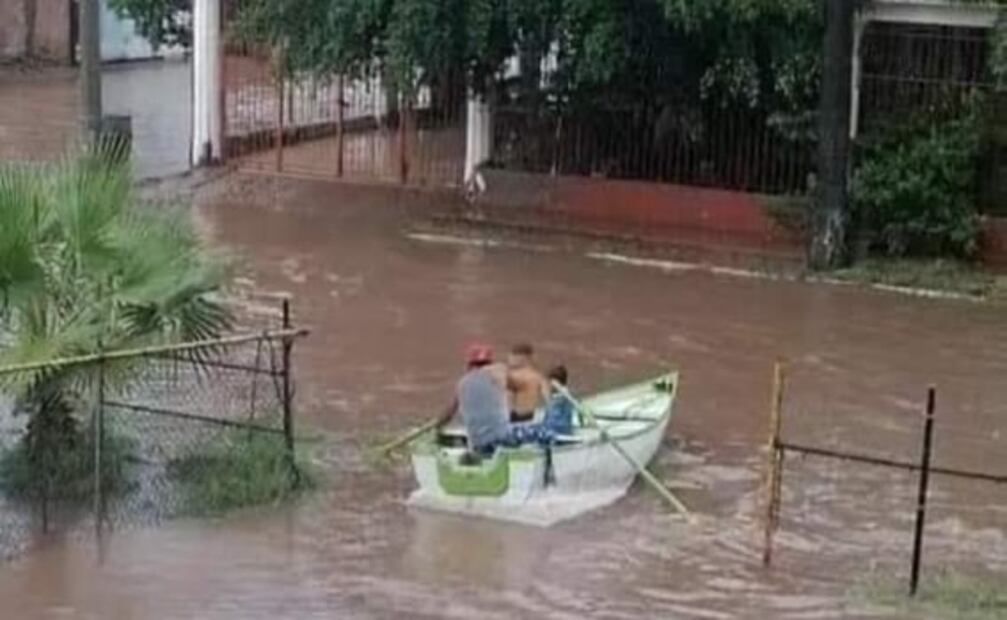 Lluvias torrenciales tienen a Sonora bajo el agua; activan protocolos de emergencia