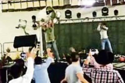 Gerardo Ortiz cancela show; fans destrozan el escenario 