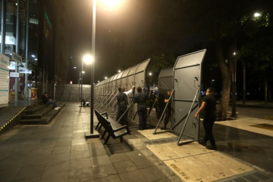 Amurallan primer cuadro de la CDMX previo a marcha feminista