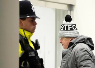 Boris Johnson defiende sus esfuerzos para conciliar salud y economía en pesquisa sobre Covid-19