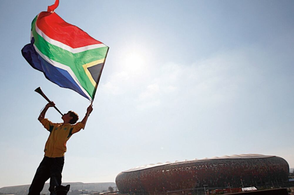 El Mundial de Sudáfrica 2010 es el principal señalado en los actos de corrupción para obtener la sede de la Copa del Mundo; hay muchos ex dirigentes involucrados (EUGENE HOSHIKO. AP)