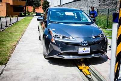 Realizan primer análisis de reparabilidad a un automóvil híbrido en México