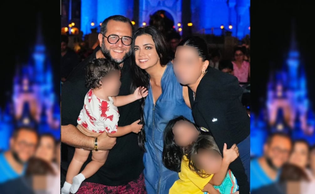 José Ramón López Beltrán y Carolyn Adams, junto a sus hijos en Disneylandia. Foto: Instagram @carolyn121212