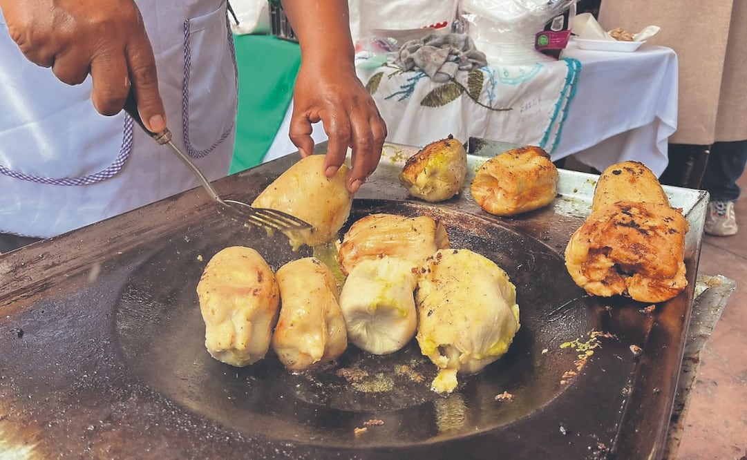 El tamal de ollita es popular en el Valle de Toluca; cientos de personas de varios municipios acuden a probarlo. Foto: de KAREN ALDAMA. EL UNIVERSAL