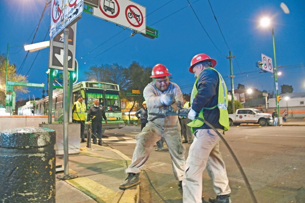 En este 2018 se han registrado tres robos del cable del Trolebús, dos en Iztapalapa y uno más en la zona centro de la Ciudad de México. (ARCHIVO EL UNIVERSAL)