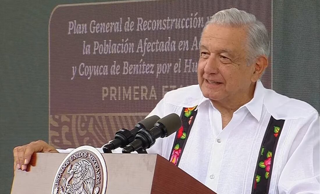 López Obrador anunció que van a entregar tres apoyos a los damnificados, que consisten en 8 mil pesos para limpieza, vales de enseres y canastas básicas. Foto: Presidencia