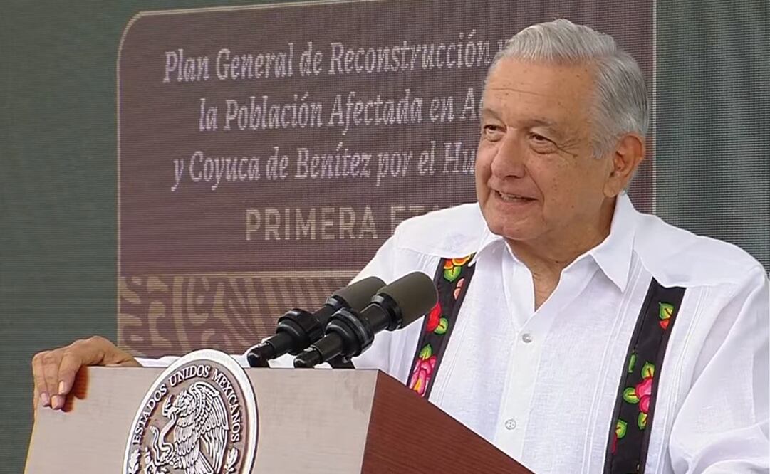 López Obrador anunció que van a entregar tres apoyos a los damnificados, que consisten en 8 mil pesos para limpieza, vales de enseres y canastas básicas. Foto: Presidencia