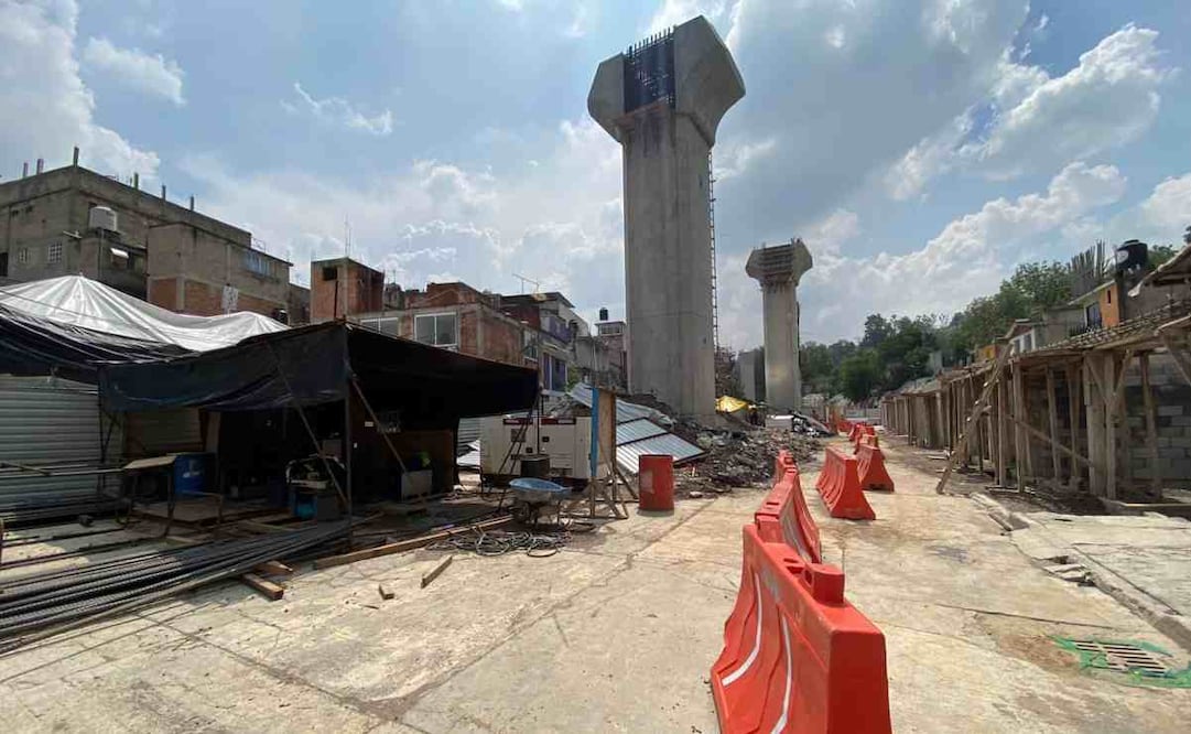 Durante las primeras horas de este lunes, cerca de 20 personas salieron a manifestarse en el cruce de las calles de Presa Tacubaya y Río Santo Domingo. Foto: Juan Carlos Williams/EL UNIVERSAL
