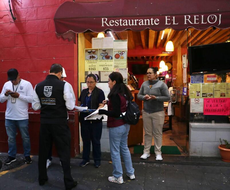 Personal de la Secretaría Integral de Riesgos y Protección Civil, de la alcaldía Cuauhtémoc y de la Secretaría de Seguridad Ciudadana (SSC) realizaron un recorrido de supervisión en 44 bares en el Centro Histórico. (Foto: especial)