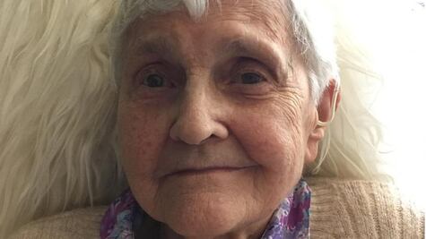 "Su cama estaba empapada en orina": los abusos contra pacientes con demencia en hospitales británicos