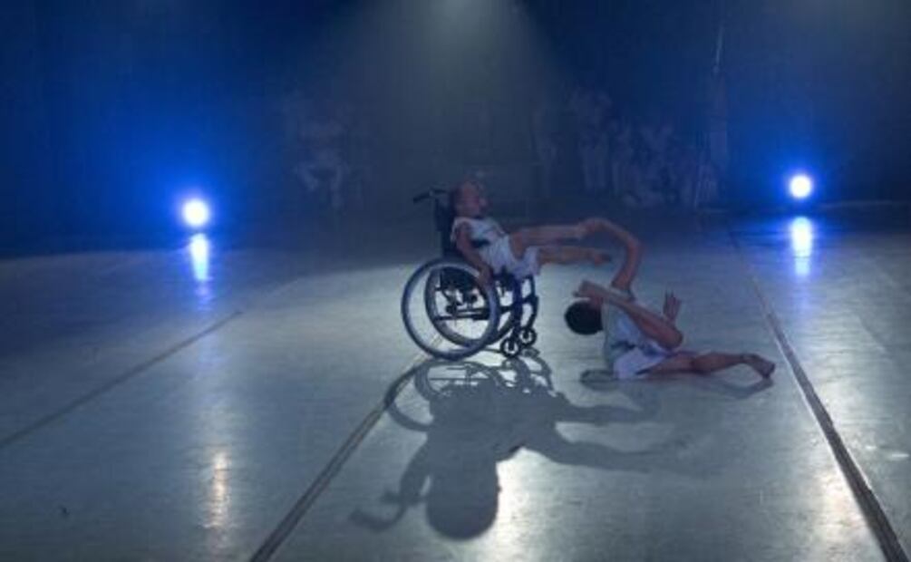 Discapacitados vencen obstáculos con danza