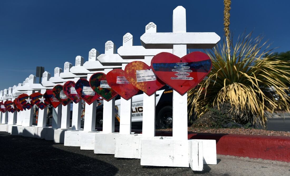 A cross for each of the victims waits to be taken to a growing memorial site two days after a mass shooting at a Walmart store in El Paso, Texas, U.S. - Photo: Callaghan O'Hare/REUTERS