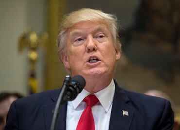 Tras despido de Comey, aumentan apuestas a que Trump será destituido