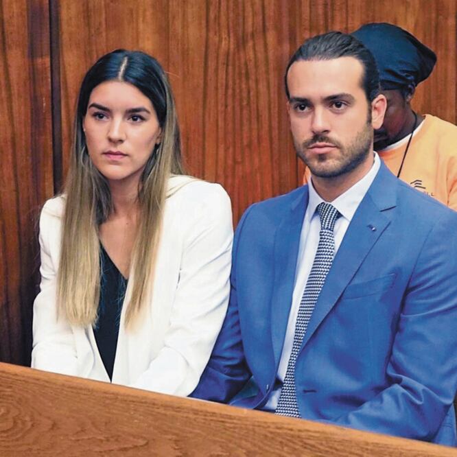 El actor estuvo acompañado por su esposa Ana Araujo durante la audiencia. David Ovalle. AP