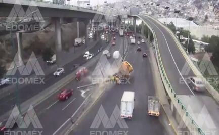 Captan fuerte choque de tráiler contra muro de contención en Periférico Norte