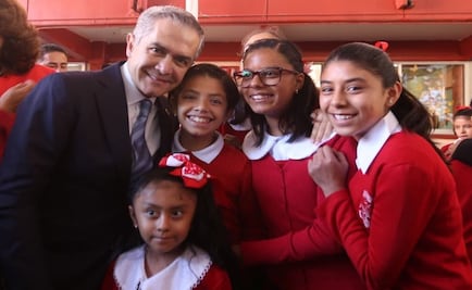 Mancera desea éxito a niños y jóvenes que regresan a clases