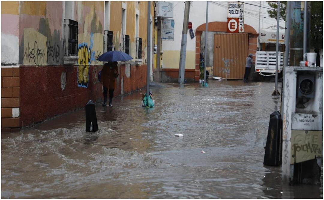 Intensa lluvia en Pachuca, Hidalgo ocasiona inundaciones y autos arrastrados por la corriente. Foto: Especial