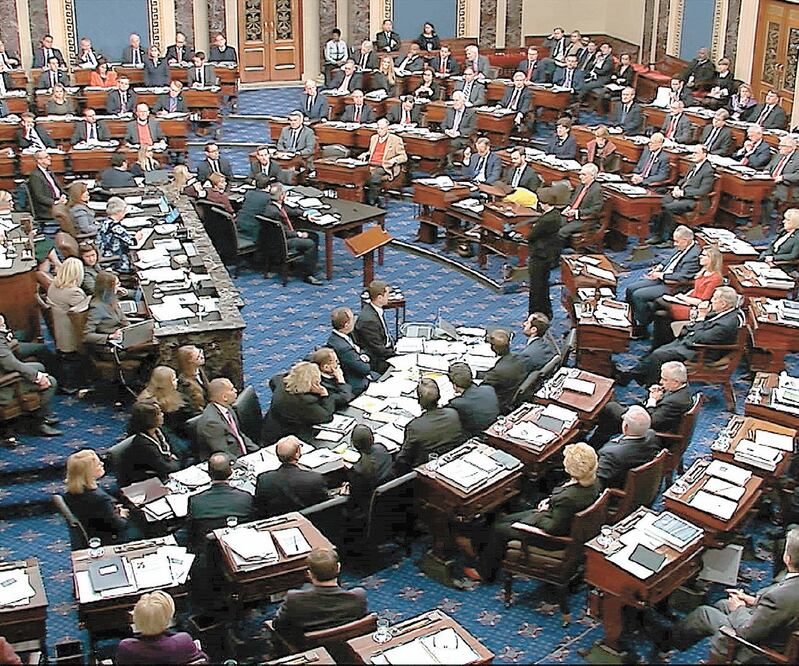 Los demócratas en el Senado presentaron varias enmiendas para solicitar nuevos documentos de la administración Trump para el impeachment. AP