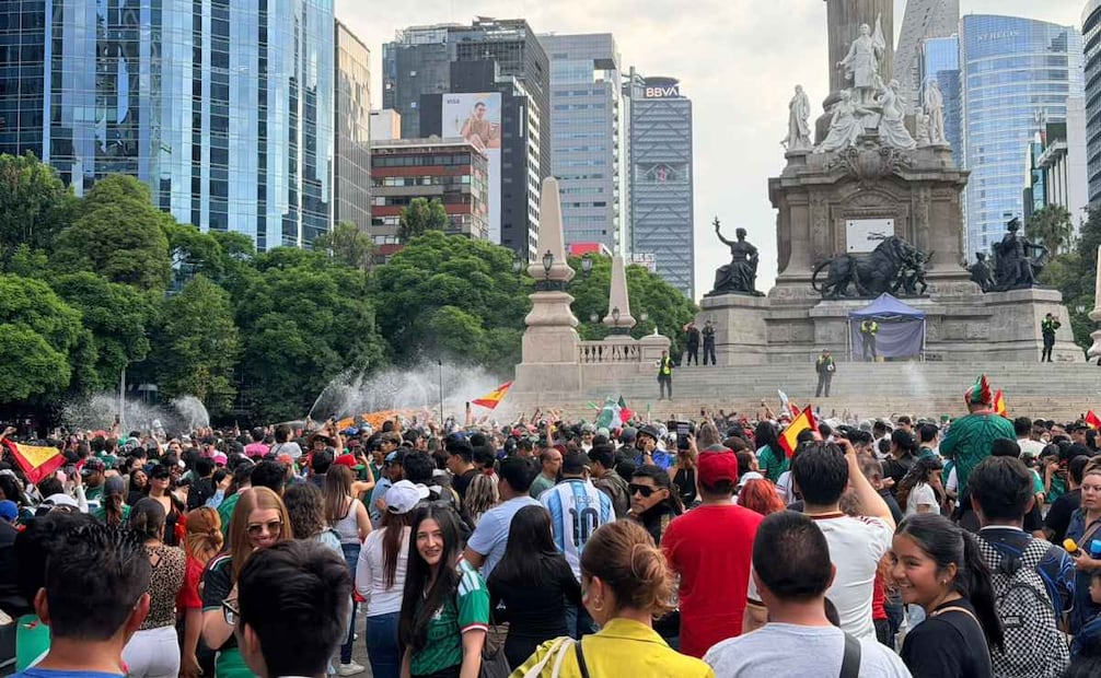 España conquista el Mundial, el Ángel y la Glorieta de Cibeles; miles desatan la fiesta en Paseo de la Reforma.
Foto: Arturo Ordaz Díaz