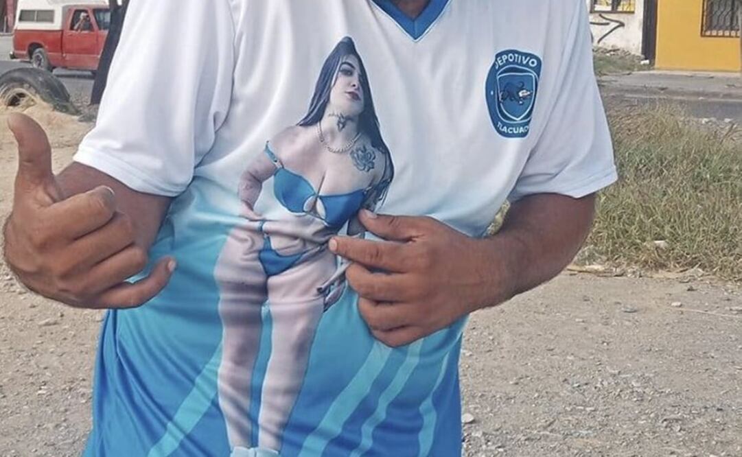 Equipo de futbol amateur estrenó un peculiar uniforme con la imagen de la modelo - FOTO: Especial