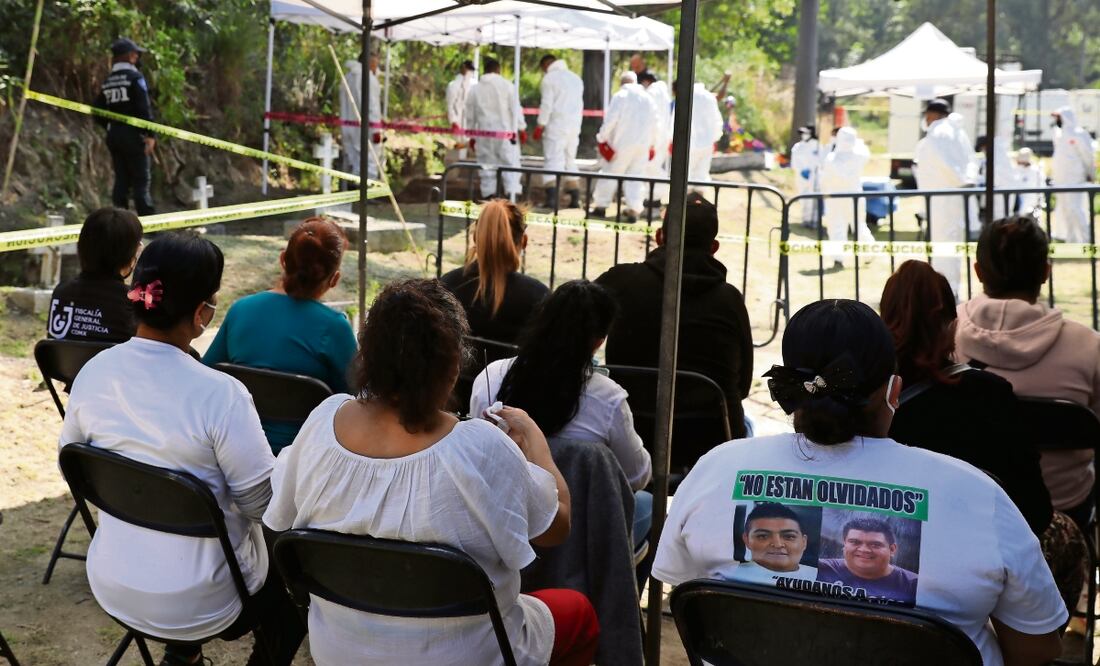 Colectivos y madres buscadoras, a la expectativa de las exhumaciones que realizó el personal forense en la fosa 26. Foto Especial