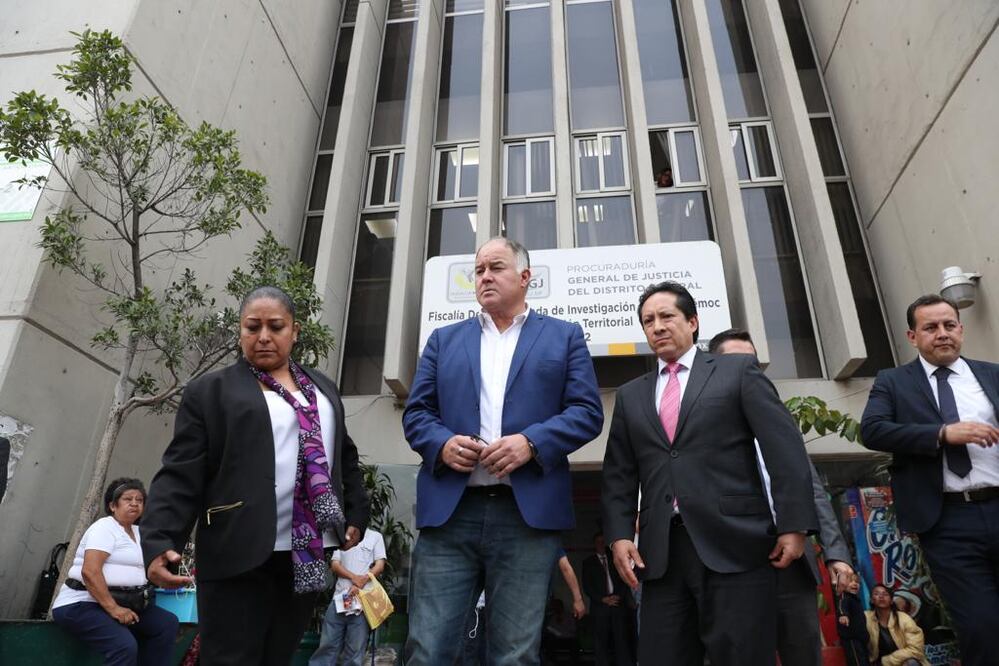 El periodista y columnista Héctor de Mauleón en instalaciones del Ministerio Público, tras intento de robo de su vehículo (VALENTE ROSAS. EL UNIVERSAL)