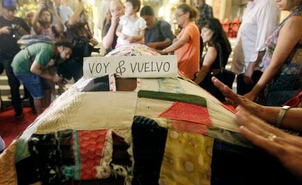 Nicanor Parra, que ironizaba con la religión, es velado con misas