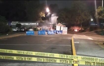 Encapuchados prenden fuego y realizan pintas en acceso a la UNAM