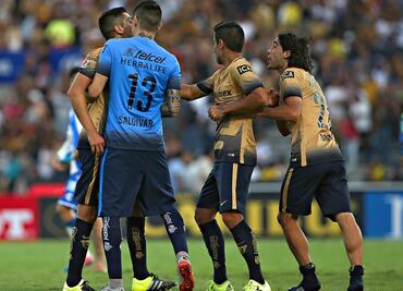 Cabrera y Britos, casi a los golpes, al final del Puebla-Pumas
