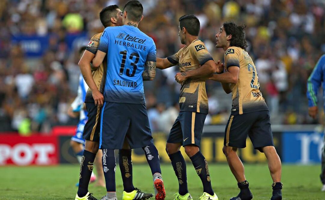 Cabrera y Britos, casi a los golpes, al final del Puebla-Pumas