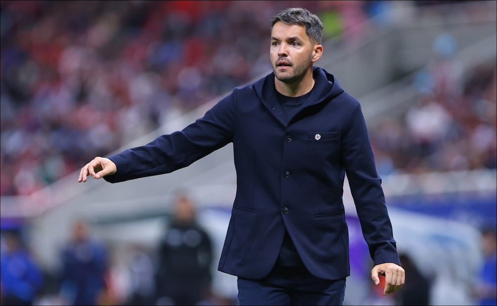 Nicolás Larcamón en partido con Cruz Azul - Foto: Imago7