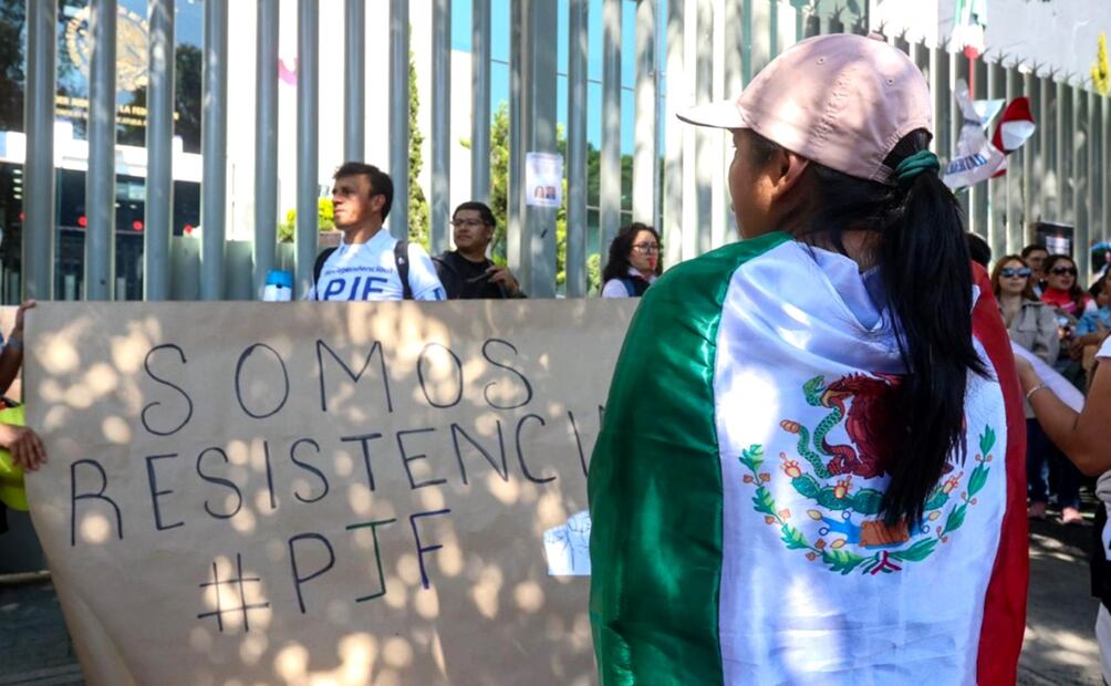 Trabajadores del Poder Judicial de la Federación declararon días inhábiles del 16 al 18 de octubre, debido a que continúan con su manifestación. Foto: Axel Sánchez/EL UNIVERSAL