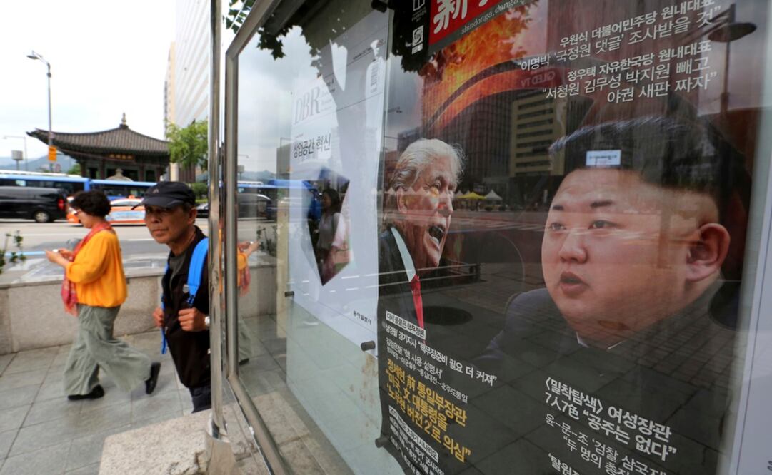 La portada de una revista surcoreana, en la que aparecen el presidente de Estados Unidos, Donald Trump, y el líder norcoreano Kim Jong Un (Foto: AP)
