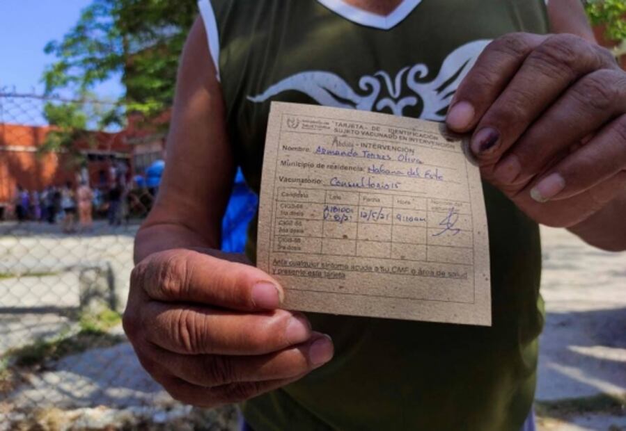 "Gracias a Fidel, gracias a Dios": cubanos son inmunizados con su propia vacuna contra Covid-19