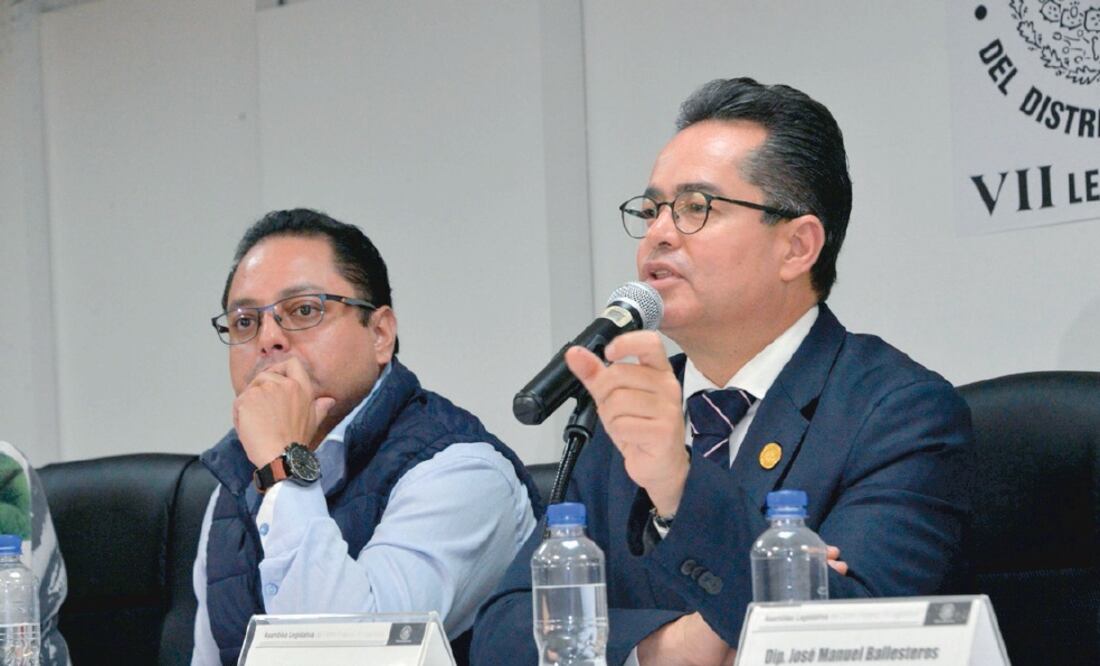 Leonel Luna (derecha), presidente de la Comisión de Gobierno, aclaró que se trata de desahogar un tema que no obedece a un tema político. Foto: ARCHIVO EL UNIVERSAL