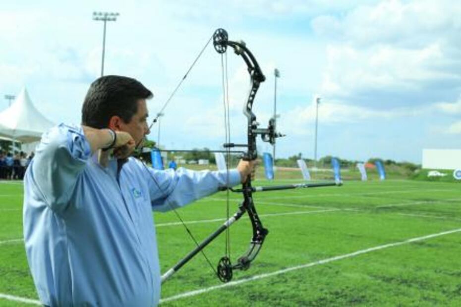 Gobernador de Tamaulipas entrega campo de tiro con arco a deportistas
