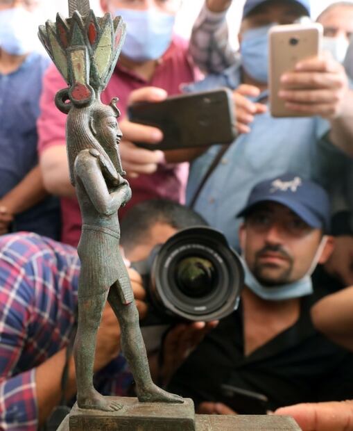 Encuentran en Egipto 59 sarcófagos, con sus momias intactas, de hace más de 2 mil años