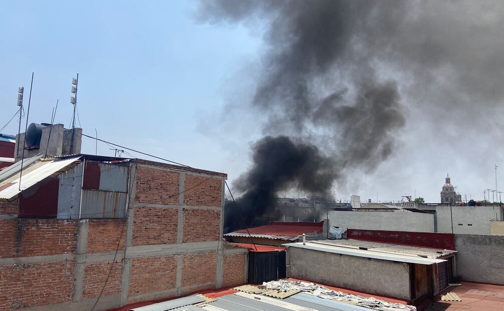 Incendio en bodega del Centro. Foto: Juan Carlos Williams