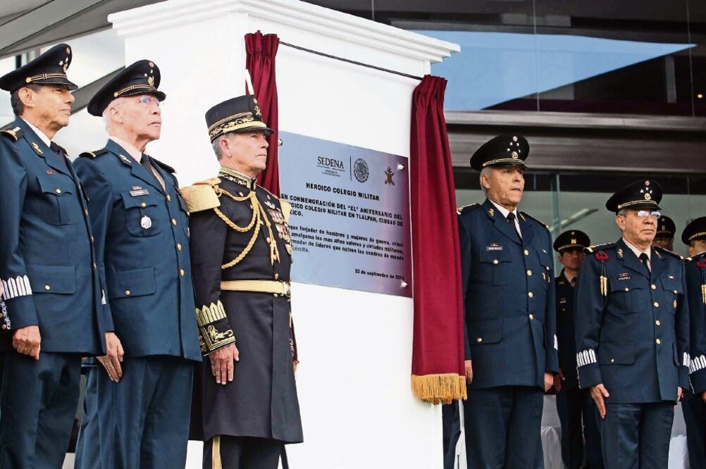 El general Salvador Cienfuegos Zepeda, secretario de la Defensa Nacional, develó una placa conmemorativa (GERMÁN GARCÍA. EL UNIVERSAL)