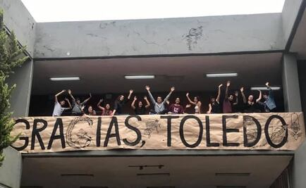 Alumnos de la UNAM agradecen a Toledo