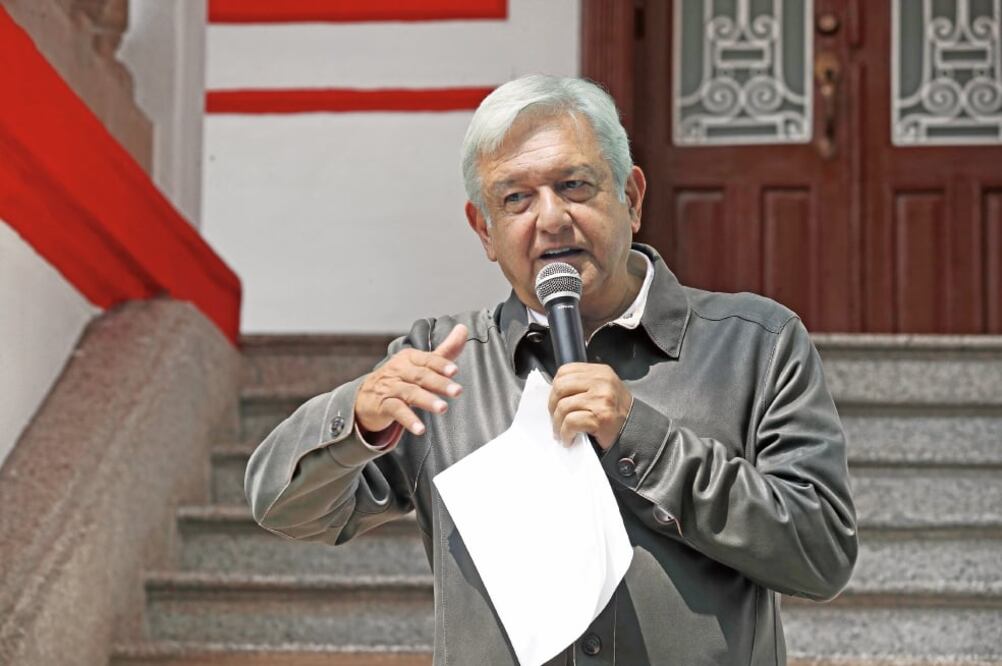 Andrés Manuel López Obrador, en conferencia de prensa, explicó que pronto va a resolver el tema de su seguridad, pues aún no ha tomado una decisión, debido a que prefiere tener cercanía con la gente. Foto: IRVIN OLIVARES. EL UNIVERSAL