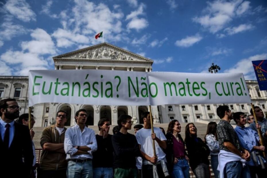 Parlamento de Portugal da luz verde a la despenalización de la eutanasia