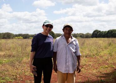 Pancho Maíz de visita en las chinampas de Xochimilco