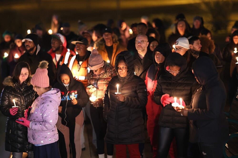 Asistentes a una vigilia en memoria de Tyre Nichols en el Tobey Skate Park, en Memphis, Tennessee. Foto: AFP