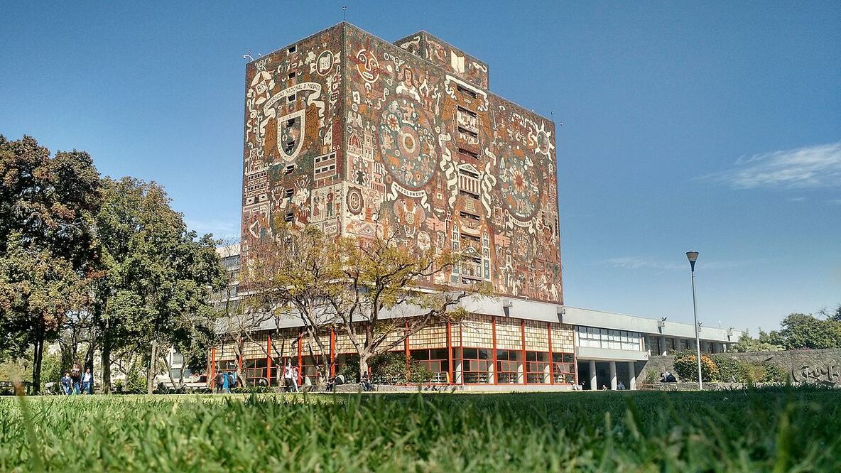 La Biblioteca de la UNAM construida con piedras de colores